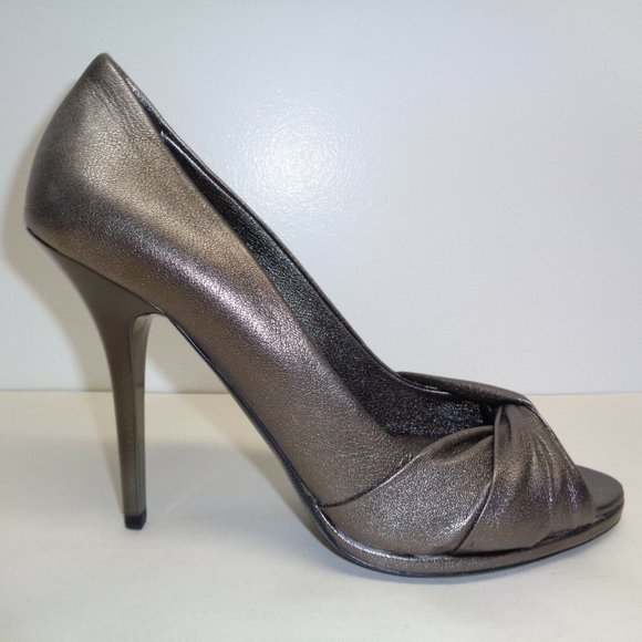Burberry Size 9.5 Eur 39.5 Dark Nickel New Heels - Picture 1 of 6
